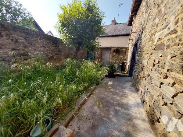 Murs commerciaux à vendre à La Guerche-de-Bretagne (35130) en Ille-et-Vilaine (35).

A VENDRE...