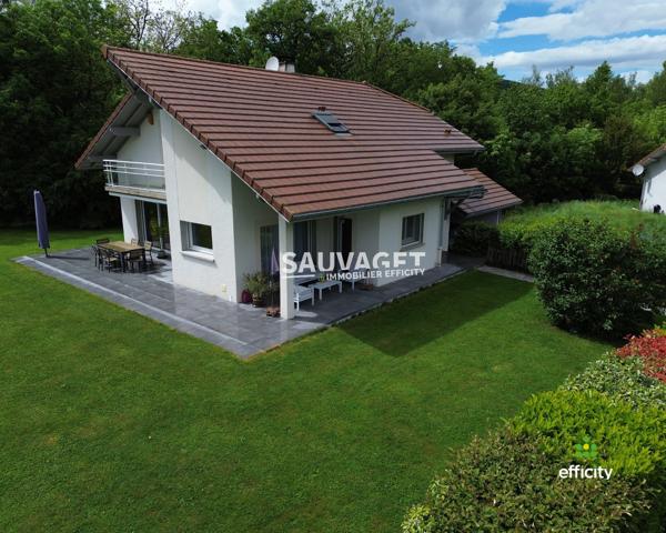 Maison
         7 pièces
        - 180 m² Bien prestige 820 000 € *