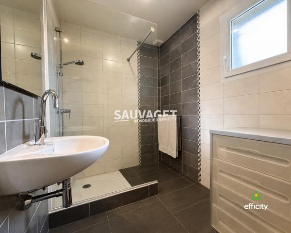 Maison
         7 pièces
        - 180 m² Bien prestige 820 000 € *
