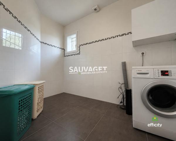 Maison
         7 pièces
        - 180 m² Bien prestige 820 000 € *