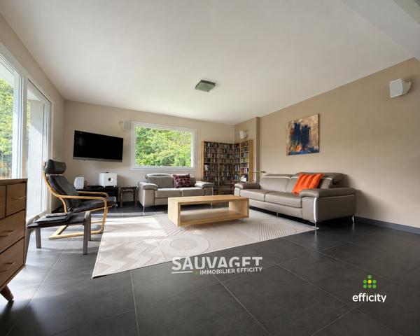 Maison
         7 pièces
        - 180 m² Bien prestige 820 000 € *