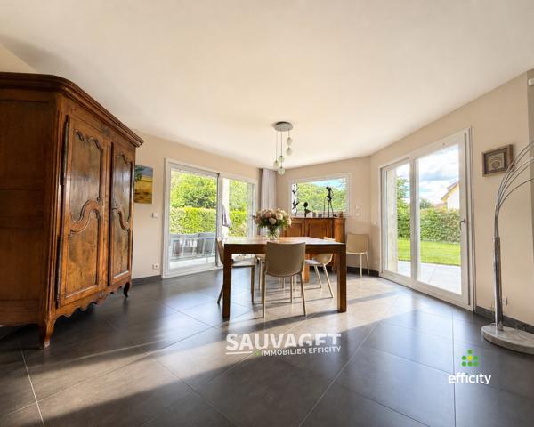 Maison
         7 pièces
        - 180 m² Bien prestige 820 000 € *