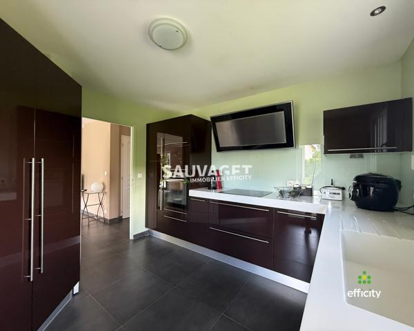Maison
         7 pièces
        - 180 m² Bien prestige 820 000 € *