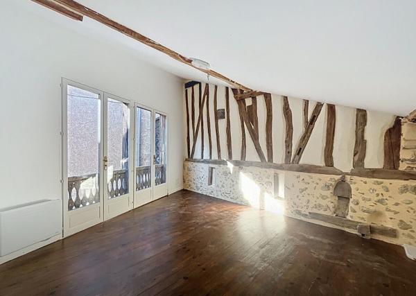 A VENDRE Maison de rue 39.43 m2 centre ville SARAMON