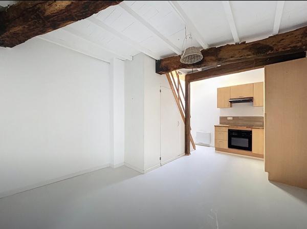 A VENDRE Maison de rue 39.43 m2 centre ville SARAMON