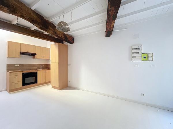 A VENDRE Maison de rue 39.43 m2 centre ville SARAMON