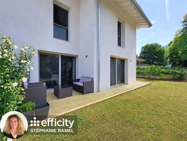 Maison
         5 pièces
        - 130 m² Exclusivité 450 000 € *