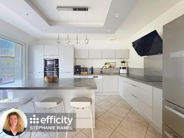 Maison
         5 pièces
        - 130 m² Exclusivité 450 000 € *