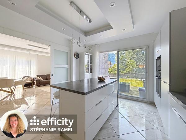 Maison
         5 pièces
        - 130 m² Exclusivité 450 000 € *