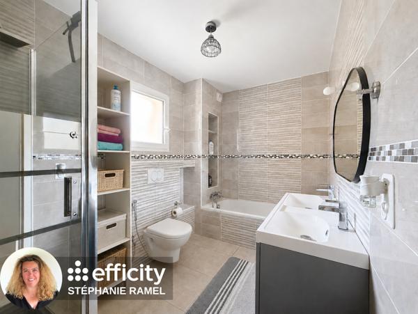 Maison
         5 pièces
        - 130 m² Exclusivité 450 000 € *