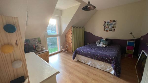 Maison 4 chambres à vendre, volumes confortables et secteur calme à Ploemel