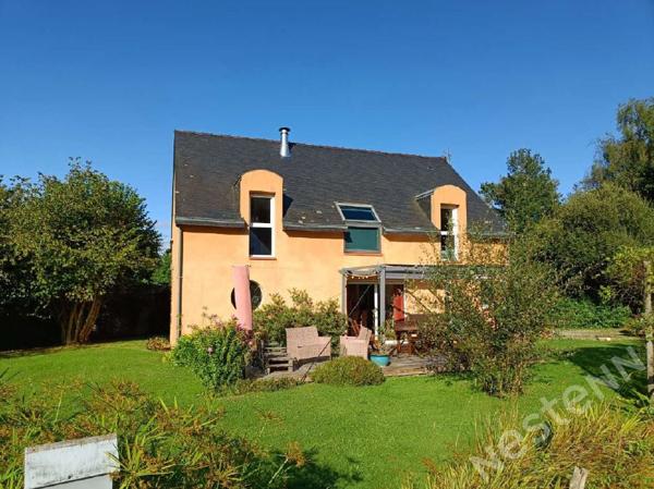 Maison 4 chambres à vendre, volumes confortables et secteur calme à Ploemel