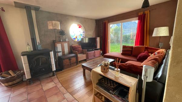 Maison 4 chambres à vendre, volumes confortables et secteur calme à Ploemel