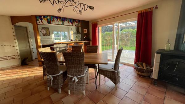 Maison 4 chambres à vendre, volumes confortables et secteur calme à Ploemel