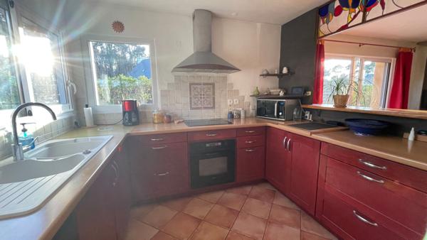 Maison 4 chambres à vendre, volumes confortables et secteur calme à Ploemel