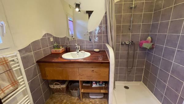 Maison 4 chambres à vendre, volumes confortables et secteur calme à Ploemel