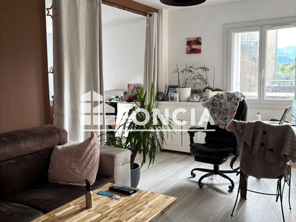 Location Appartement 3 pièces 76 m² - RESIDENCE LES JARDINS D'ALICE - 25 RUE PAUL BLANC Brignoles 83170