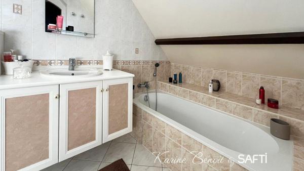 Maison traditionnelle, offrant un cadre de vie idyllique àla campagne et proche des commodités