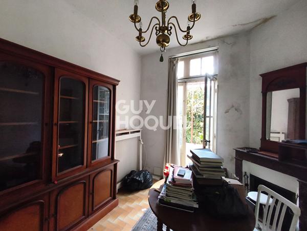 Maison de ville à faire revivre