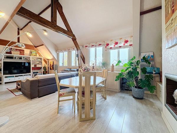 Appartement 5 pièce(s) 155 m2 - HALLES - DUPLEX - PARKINGS - DERNIER ETAGE