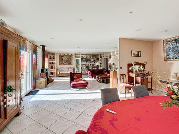 Maison de plain - pied de 5 pièces (210 m²) sur terrain de 1500m2 à Eysines - Quartier LE PINSAN