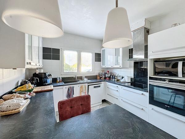 Maison de plain - pied de 5 pièces (210 m²) sur terrain de 1500m2 à Eysines - Quartier LE PINSAN