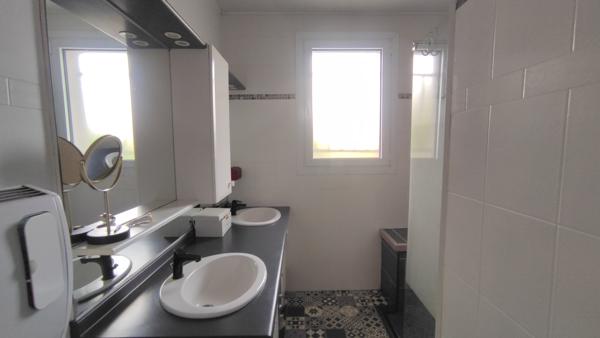 Maison
         6 pièces
        - 147 m² 237 000 € *
