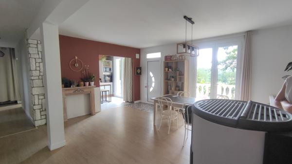 Maison
         6 pièces
        - 147 m² 237 000 € *