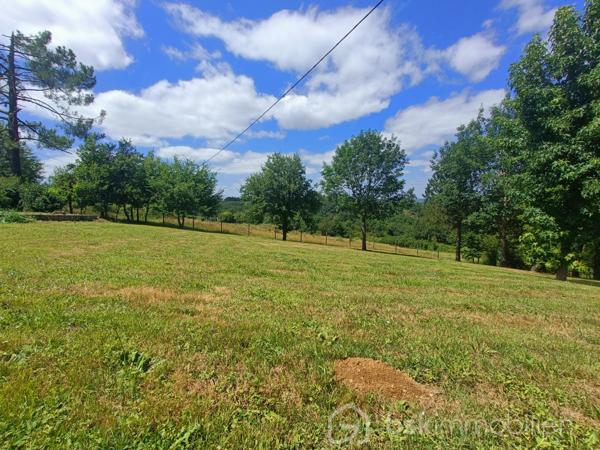 Terrain de 2 528 m²