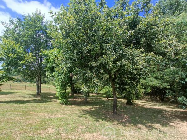 Terrain de 2 528 m²