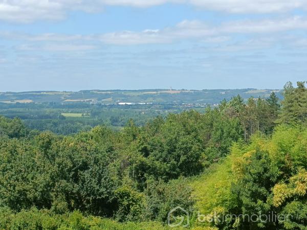 Terrain de 2 528 m²