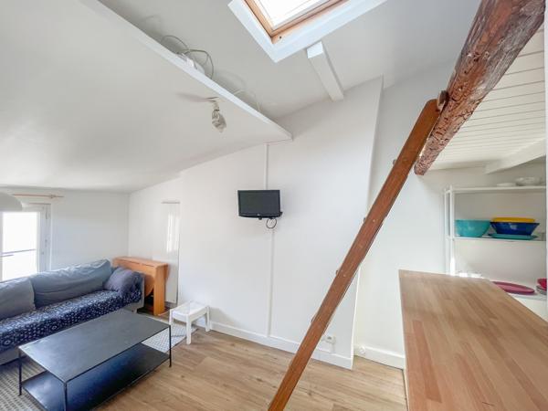 Paris 9ème - À VENDRE - Beau studio meublé en mezzanine de 26,28 m²