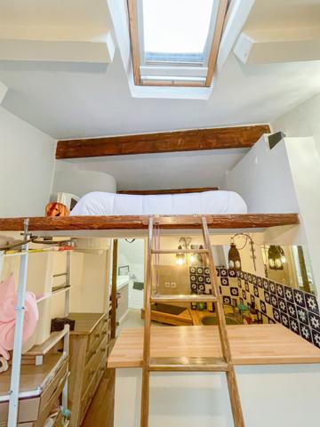 Paris 9ème - À VENDRE - Beau studio meublé en mezzanine de 26,28 m²