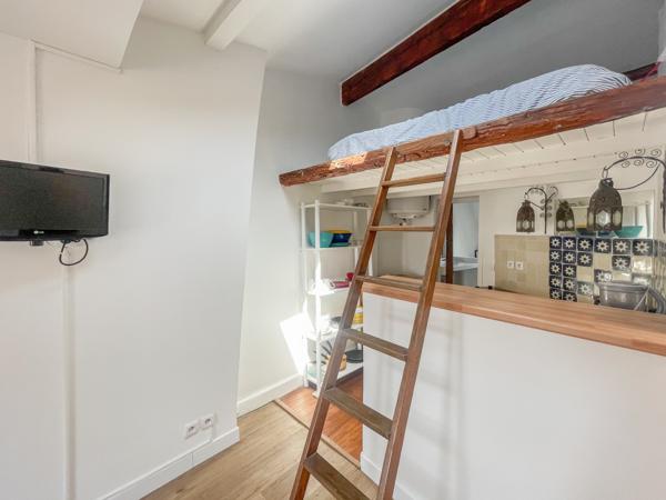 Paris 9ème - À VENDRE - Beau studio meublé en mezzanine de 26,28 m²