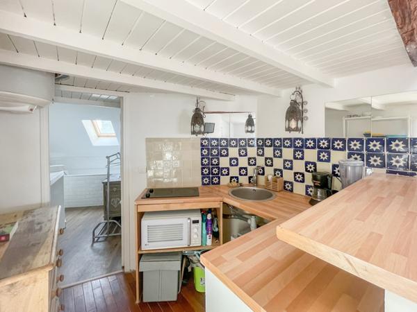 Paris 9ème - À VENDRE - Beau studio meublé en mezzanine de 26,28 m²