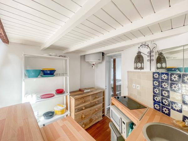 Paris 9ème - À VENDRE - Beau studio meublé en mezzanine de 26,28 m²