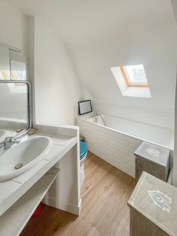 Paris 9ème - À VENDRE - Beau studio meublé en mezzanine de 26,28 m²