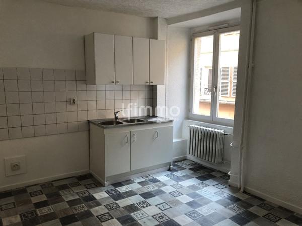 Immeuble 3 appartements et 1 commerce