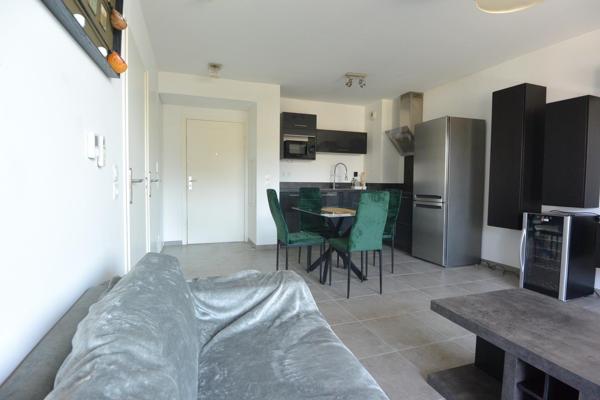 Appartement T2 avec terrasse et stationnement privatif sécurisé