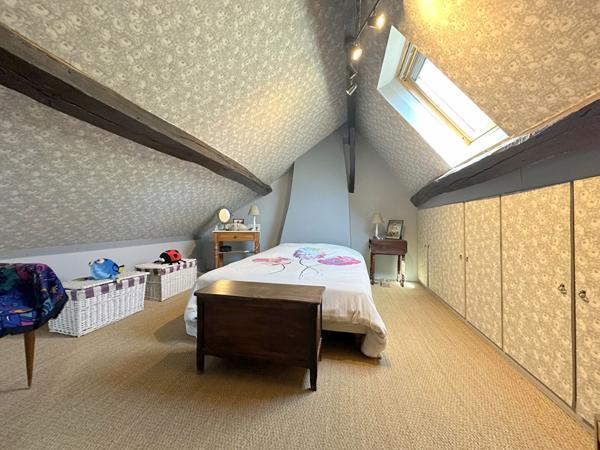 Longère indépendante Chaumont en Vexin 4 pièce(s) 83.50 m2 / dépendances sur 780 m² de terrain.