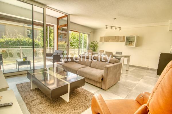 Appartement
         3 pièces
        - 81 m² Bien prestige 455 000 € *