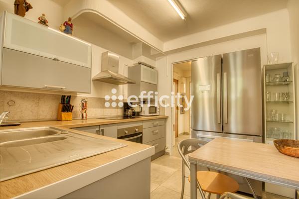 Appartement
         3 pièces
        - 81 m² Bien prestige 455 000 € *