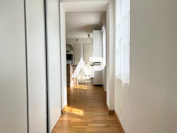 Appartement de charme au dernier étage. Calme, lumière et vue dégagée €315 000 ** - Référence 1269