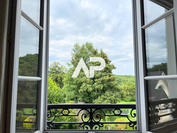 Appartement de charme au dernier étage. Calme, lumière et vue dégagée €315 000 ** - Référence 1269