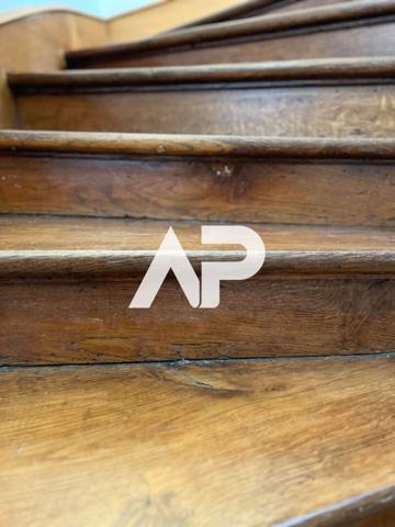 Appartement de charme au dernier étage. Calme, lumière et vue dégagée €315 000 ** - Référence 1269