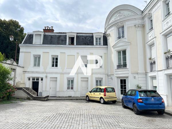 Appartement de charme au dernier étage. Calme, lumière et vue dégagée €315 000 ** - Référence 1269