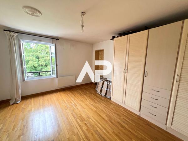Appartement de charme au dernier étage. Calme, lumière et vue dégagée €315 000 ** - Référence 1269