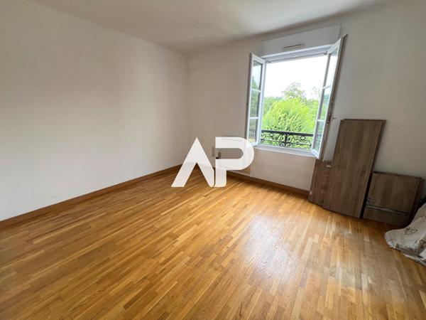 Appartement de charme au dernier étage. Calme, lumière et vue dégagée €315 000 ** - Référence 1269