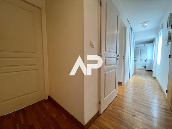 Appartement de charme au dernier étage. Calme, lumière et vue dégagée €315 000 ** - Référence 1269