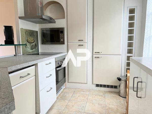 Appartement de charme au dernier étage. Calme, lumière et vue dégagée €315 000 ** - Référence 1269